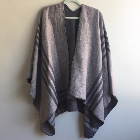 Reversible BB Dakota Poncho - Picture 4 of 5